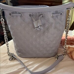 Chic Quilted Shoulder Bag in Light Gray